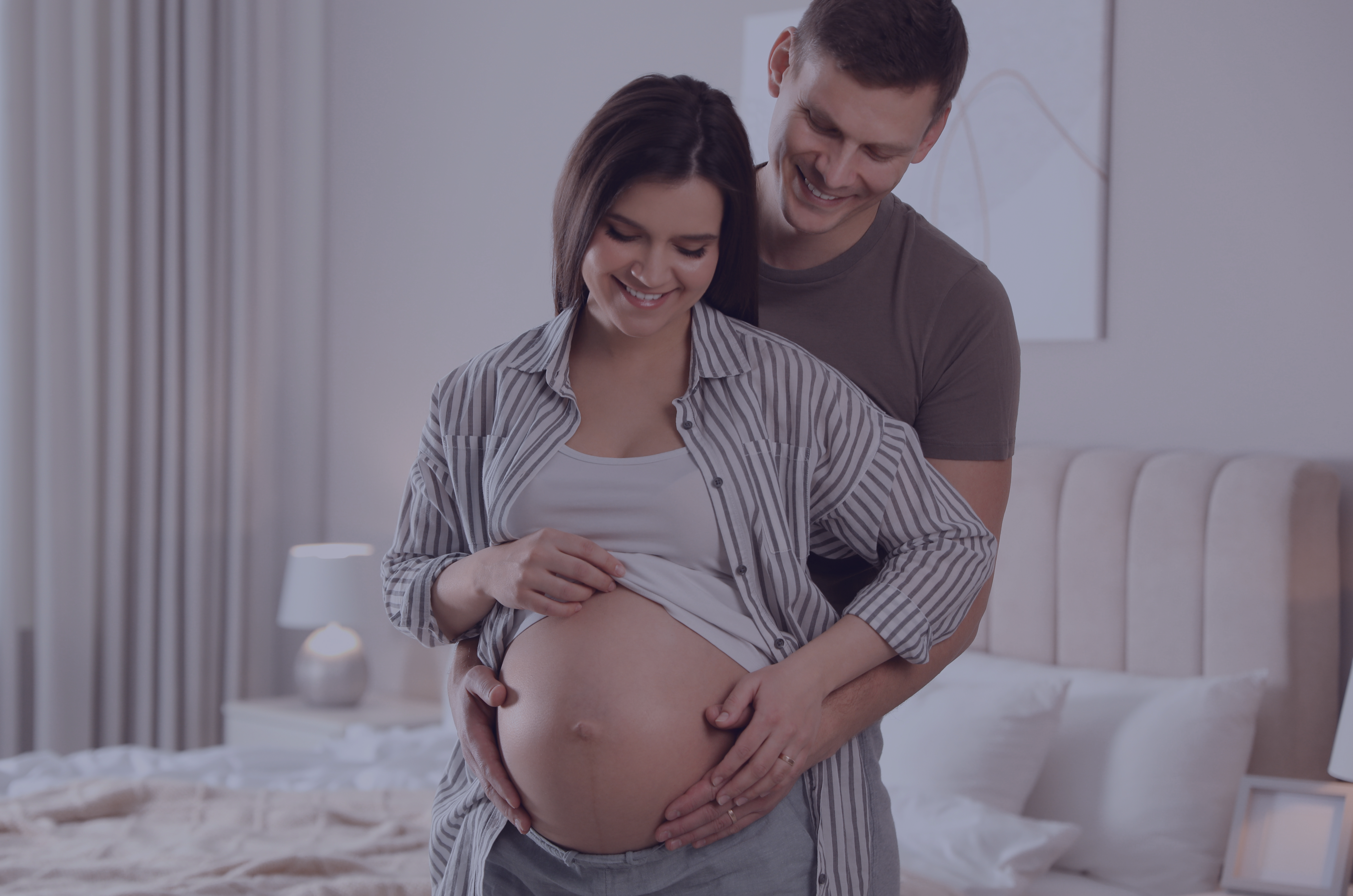 Szczęśliwa para w ciąży uzyskanej dzięki in vitro w Poznaniu